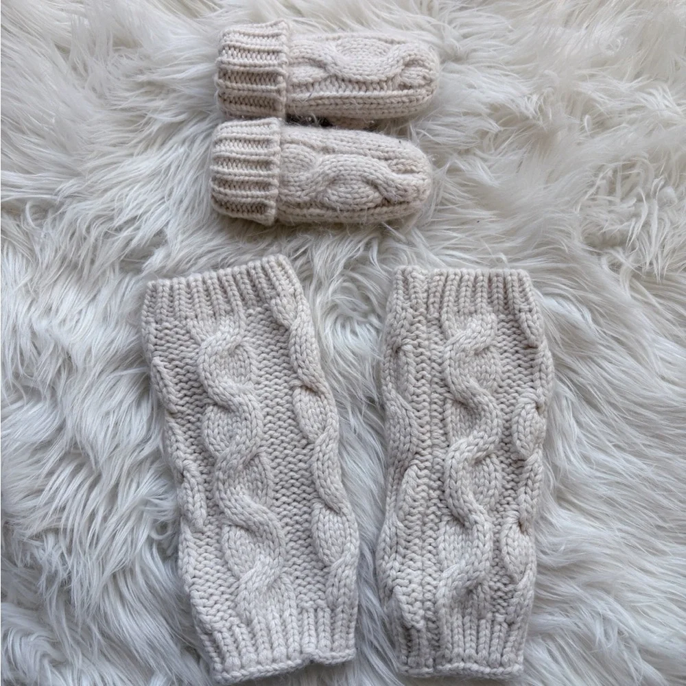 Baby gap mittens and matching leg warmers